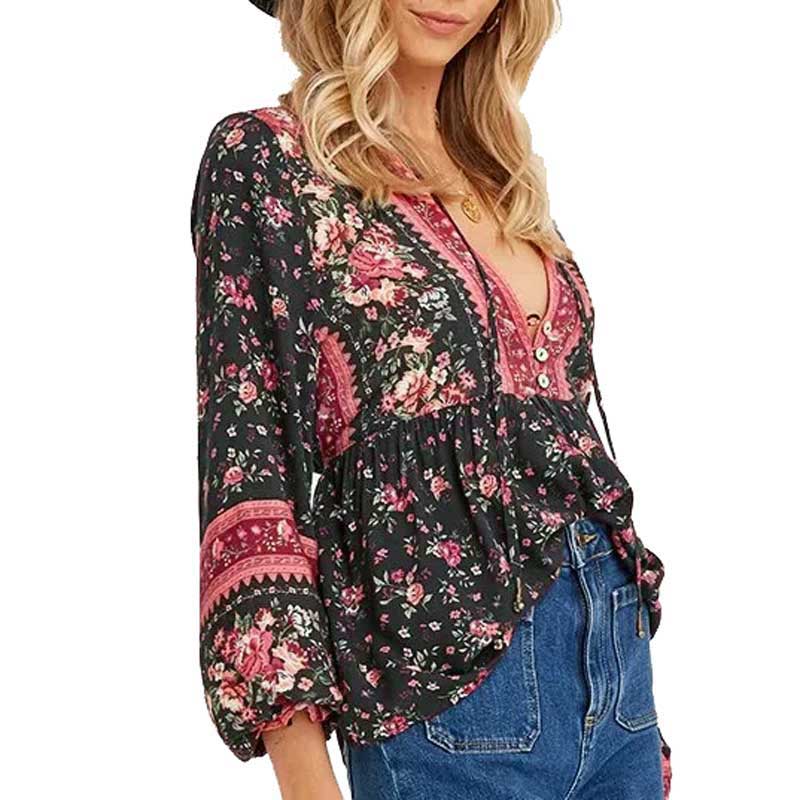 Boho top met bloemen gestyled voor een lentelook