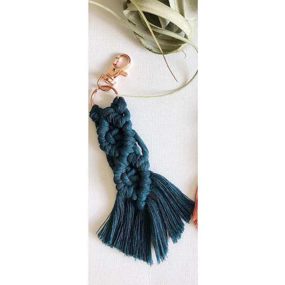 Knotted cotton keychain from the men's macrame range