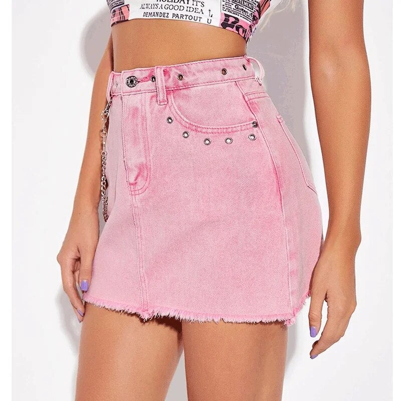 Jeans-Minirock in verwaschenem Pink mit ausgefranstem Saum