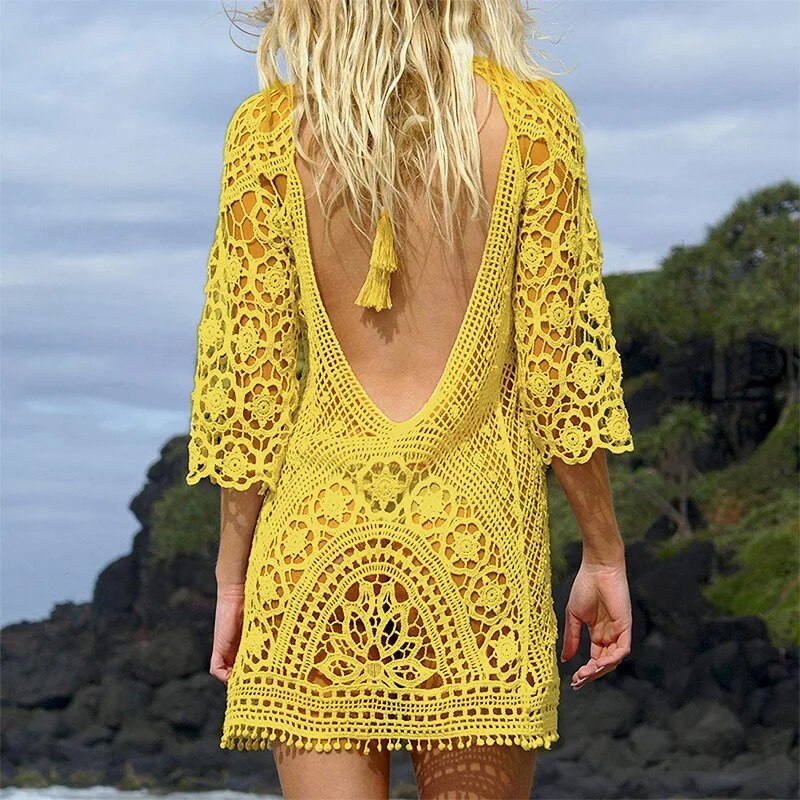 Swimsuit cover up shaping the midsection for a beach look