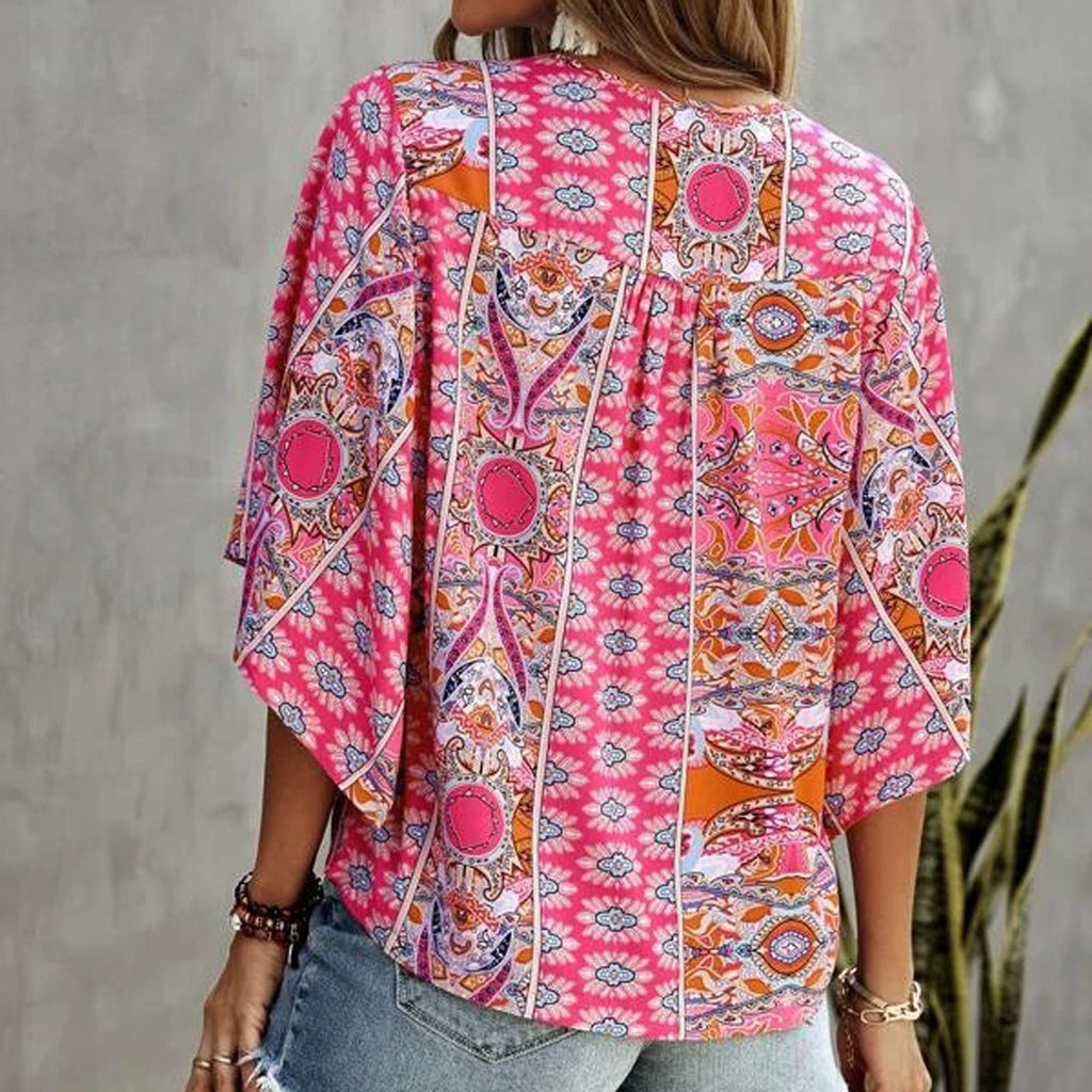 Blusa fucsia de mandalas vista por detrás, mangas kimono acampanadas