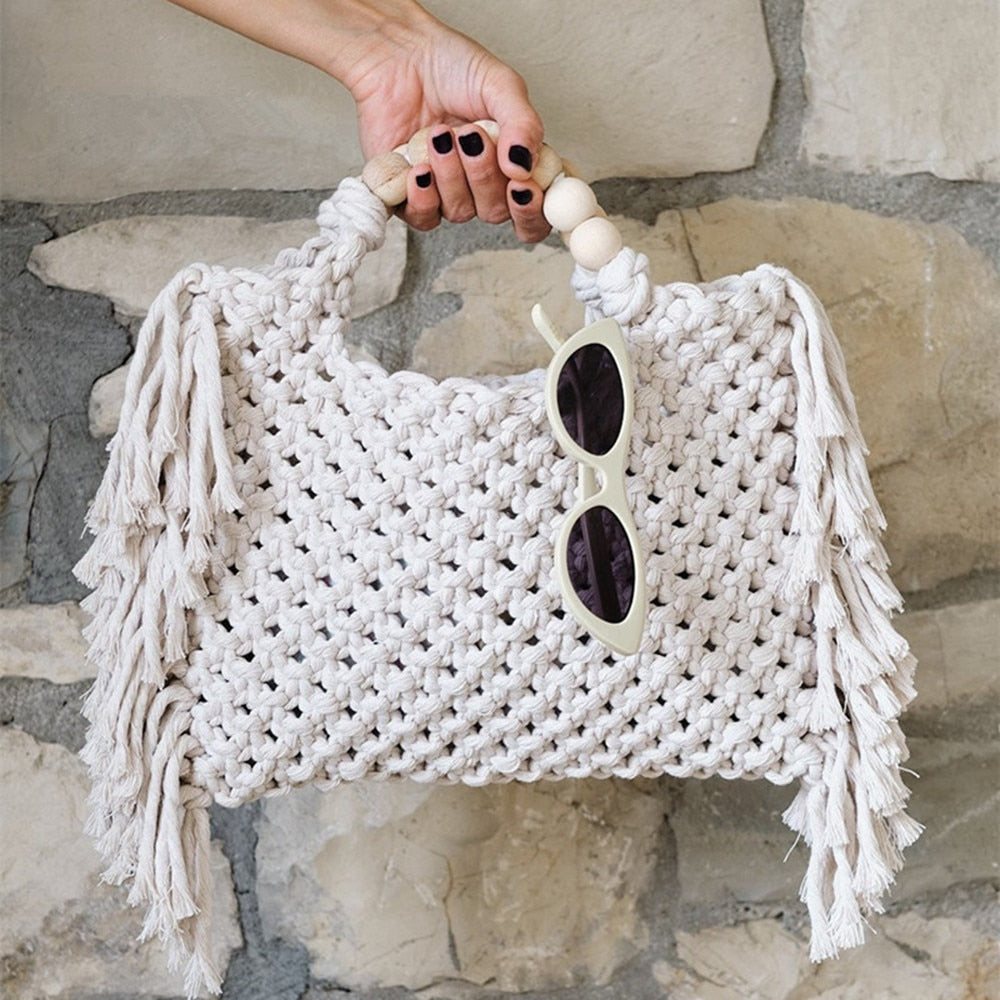 Weiße Hippie Tasche mit schicker Boho-Form