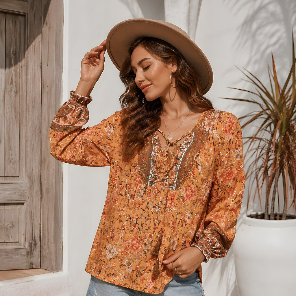 Oranje blouse met bloemen, veterkraag en pofmouwen, vooraanzicht