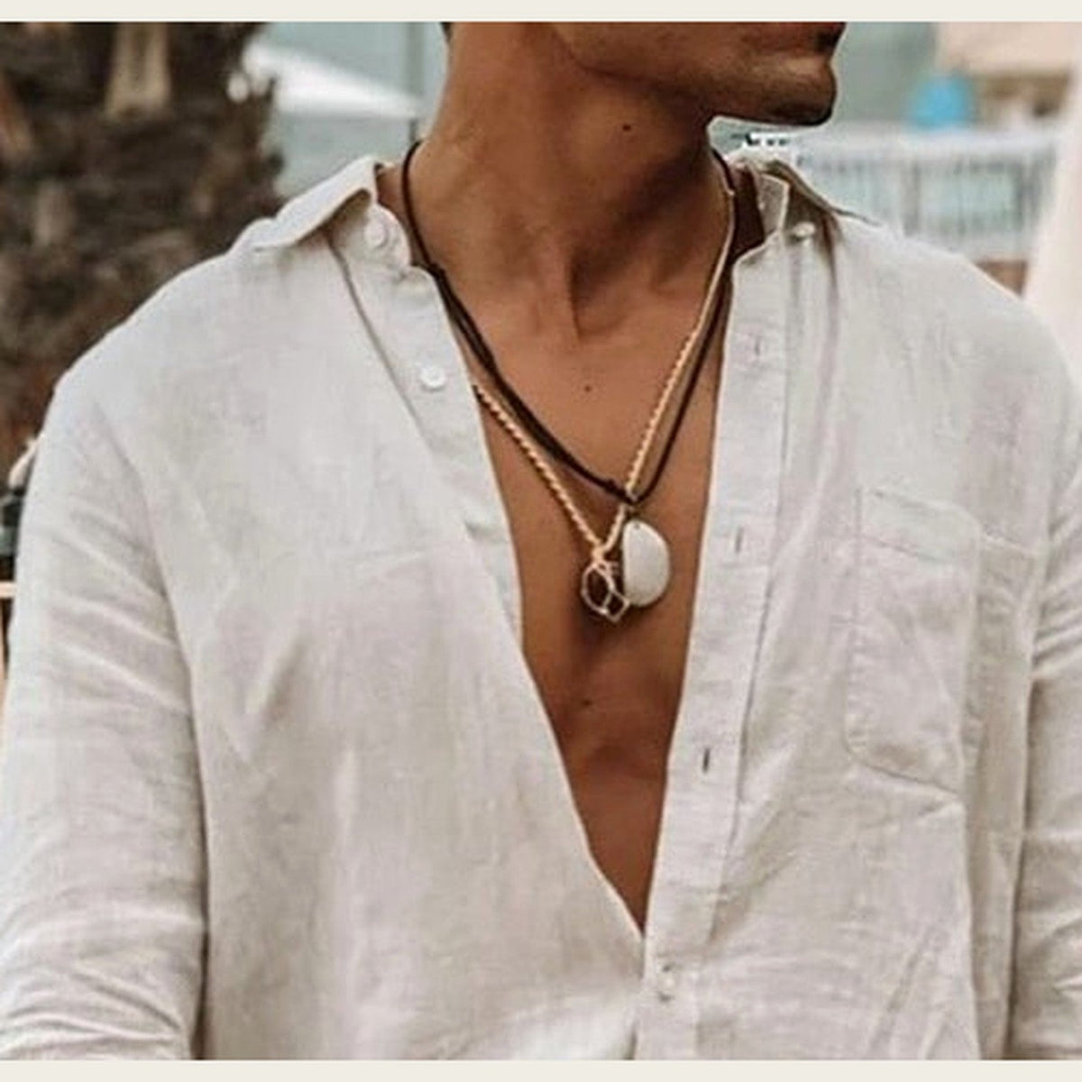 Classic collar and chest pocket of the ecru linen shirt