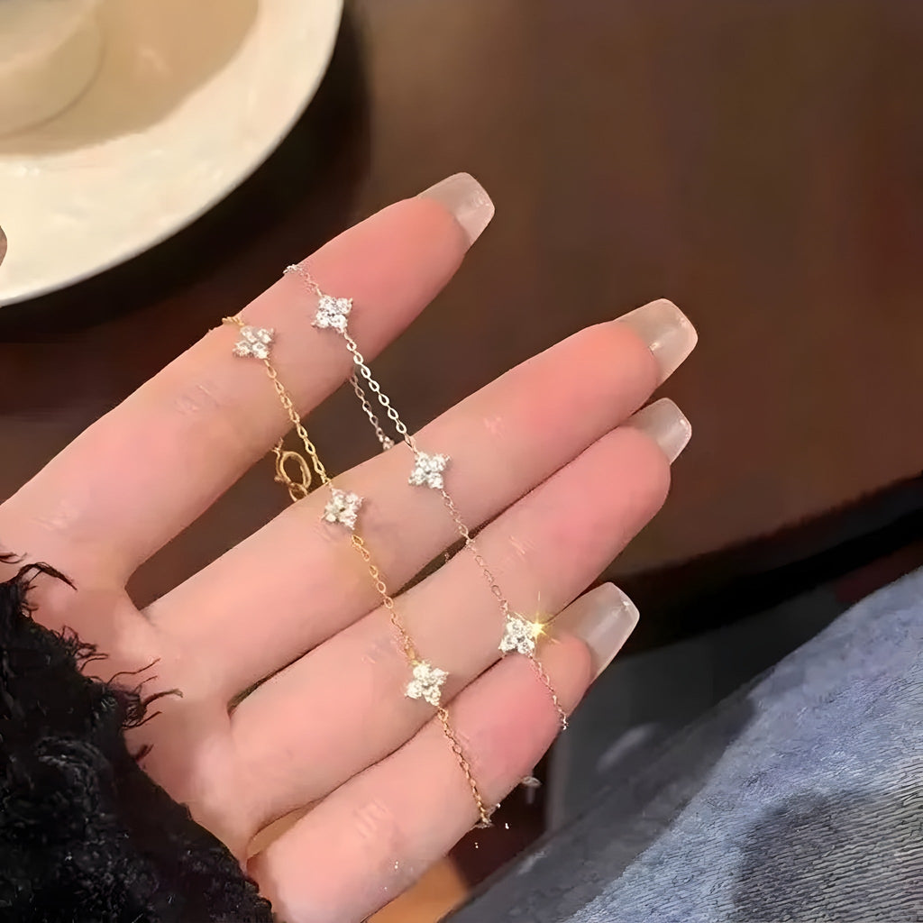 Schitterende boho armband met klavertjes en zirkonia