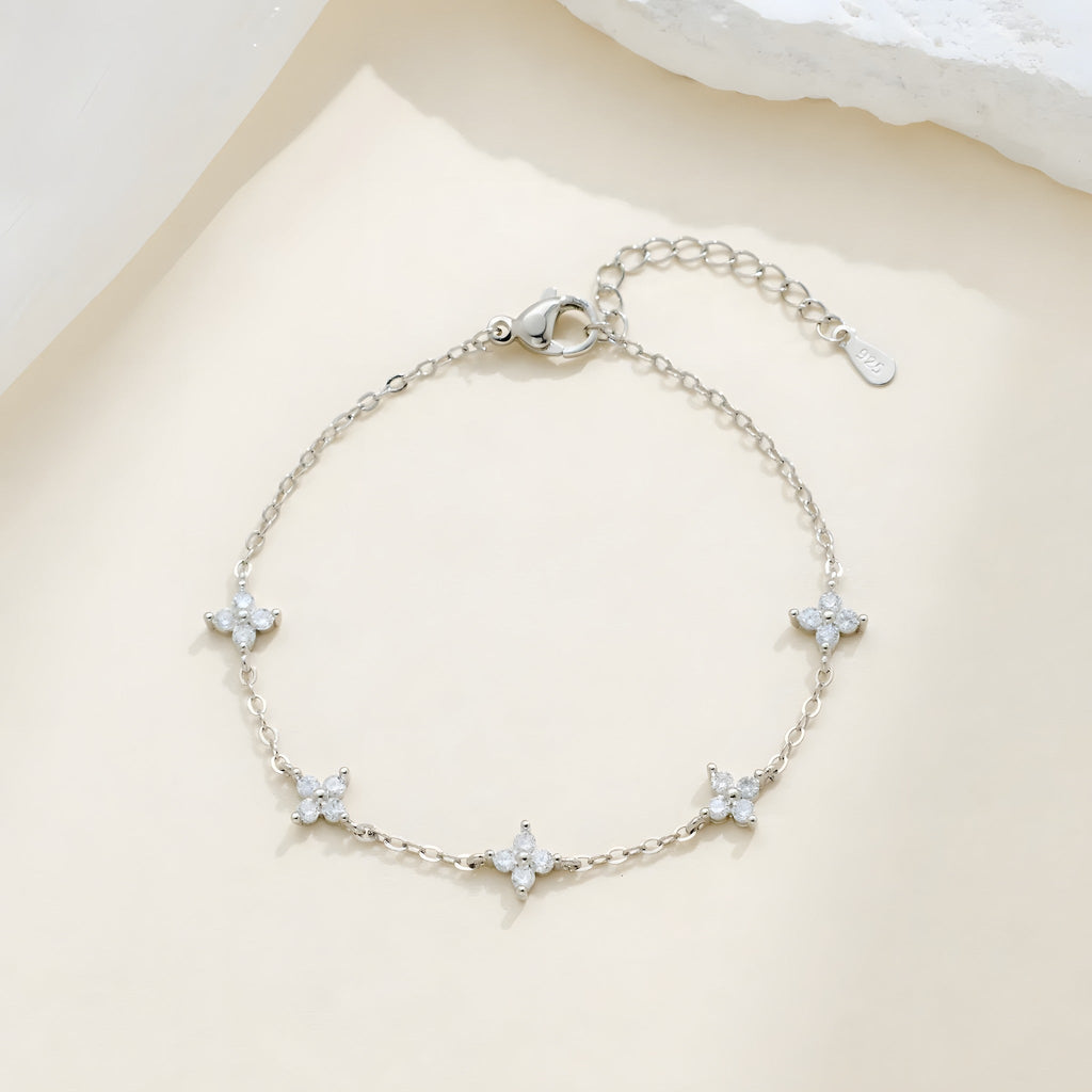Funkelndes Zirkonia-Kleeblatt-Armband