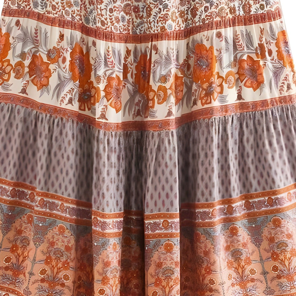 Lähikuva vintage terracotta -kukkakuosista ja kudotusta reunuksesta