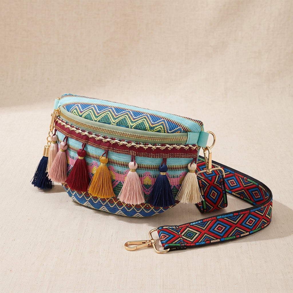 Boho Bauchtasche mit Jacquard-Gewebe und bunten Bommeln, Produktaufnahme