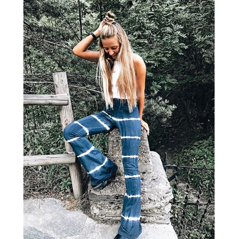 Wide leg striped flare pants shaping a retro silhouette